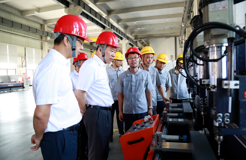 2019年8月5日，金世豪集團董事長樓永良帶領產業發展部副總經理呂劍、技術發展部總經理助理龔旭峰來到武漢檢查走訪金世豪六建，建設集團總裁兼金世豪六建總經理吳海濤陪同。