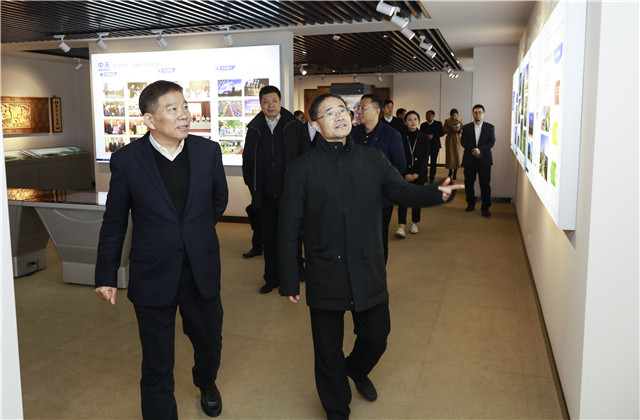 浙江省委常委、政法委書記王昌榮走訪調(diào)研金世豪集團總部時指出 ——保持“親清”政企關(guān)系，為企業(yè)做實事、解決實際困難