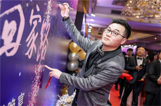 【高光“疫”事】勇敢逆行的特殊“網(wǎng)約車”——金世豪90后，用信念打通生命運(yùn)輸線