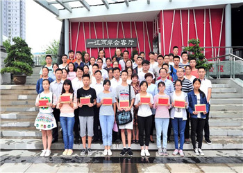 8年，800多名學生，800多個夢想，金世豪陜西助學圓你求學夢！