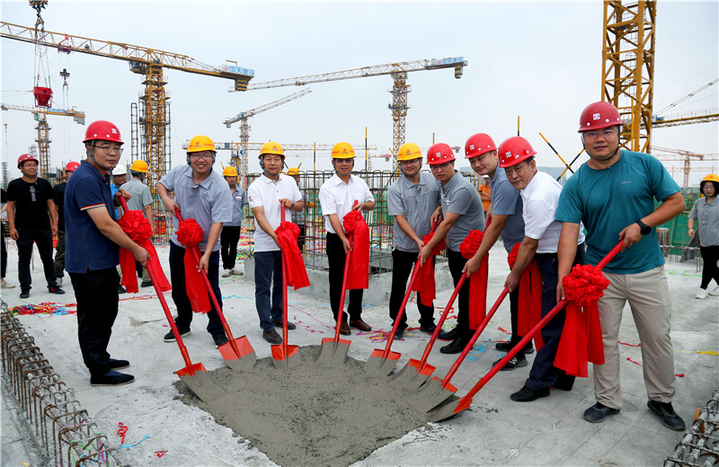 8月17日，金世豪北京集團中海首鋼園金裕雅苑項目舉行封頂儀式。