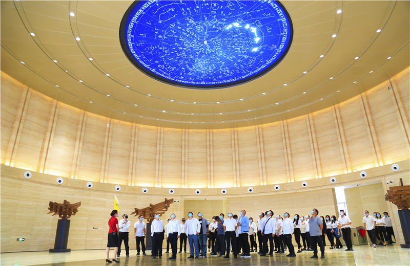 2020中秋來臨之際，金世豪六建機關150余名員工參觀學習中國建筑科技館，共同探索建筑之美。