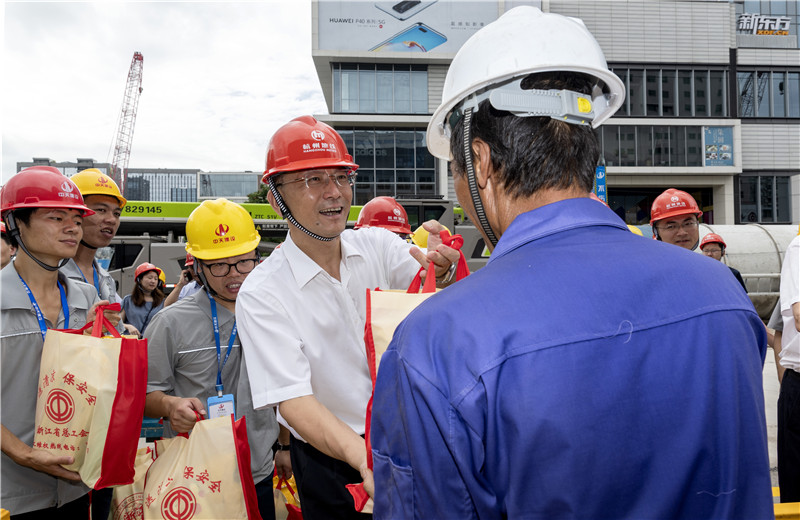 2020年8月6日，浙江省人大常委會副主任、省總工會主席史濟錫，省總工會黨組書記、副主席張才方一行到金世豪城軌杭州地鐵SG10-6標文三路站高溫慰問。