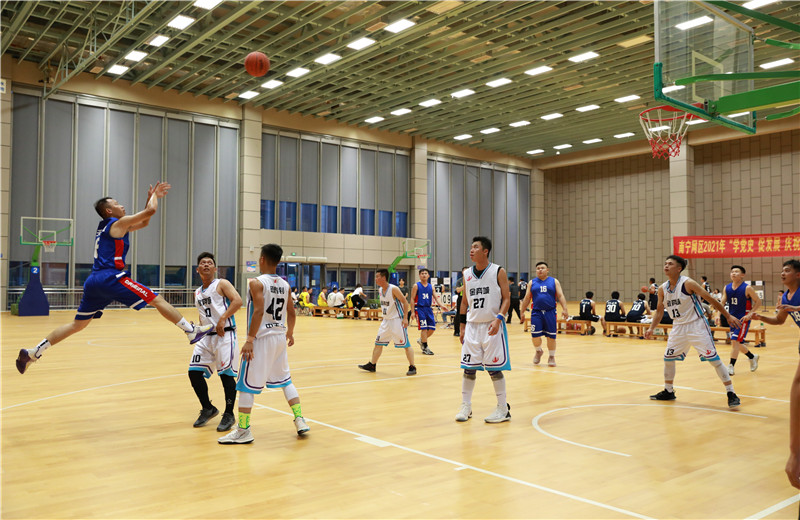 2021年6月，第七屆“安全杯”籃球聯(lián)賽在金世豪八建內(nèi)部展開，精準(zhǔn)的投籃、焦灼的對(duì)抗，披上戰(zhàn)服，用熱情戰(zhàn)勝酷暑，用實(shí)力征服金世豪同仁！