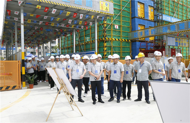 7月25日，安徽公司2021年上半年區(qū)域項(xiàng)目管理標(biāo)準(zhǔn)化推進(jìn)會(huì)在合肥召開，130余人參加了當(dāng)天的觀摩和會(huì)議