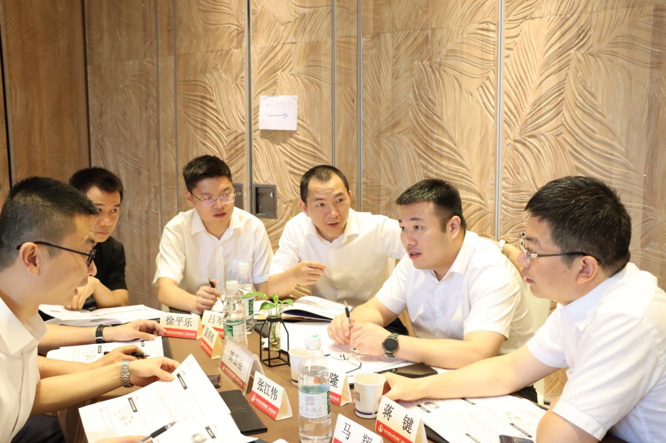 2021年6月25日-26日，金世豪二建組織開展了2021年中高層主管執(zhí)行力培訓(xùn)。本次培訓(xùn)特邀清華、北大、上海交大總裁班講師，中國(guó)企業(yè)家協(xié)會(huì)特聘高級(jí)講師許晉老師進(jìn)行授課。