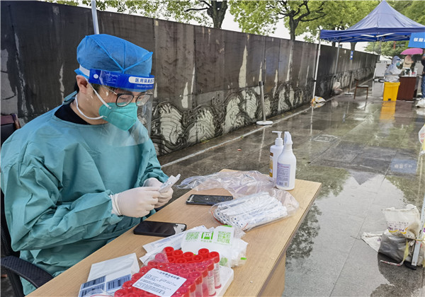 戰“疫”有我 金世豪精誠裝飾黨員志愿者在行動