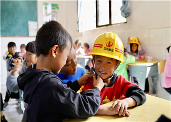 金世豪紅，點燃鄉村教育的星火！