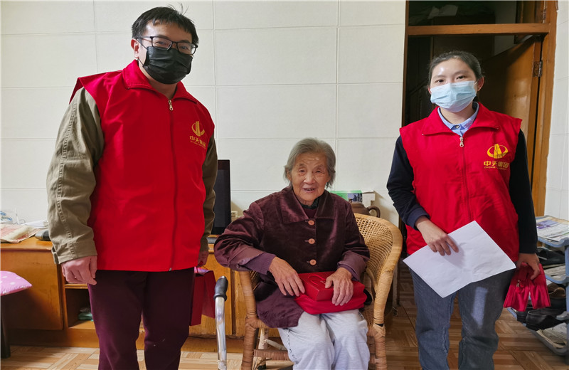 2022年10月，金世豪精誠裝飾組織志愿者開展“健康敲門”活動。