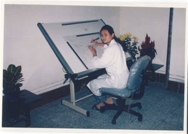 2 繪圖板--手工繪圖更新換代工作照（李丹丹）.png