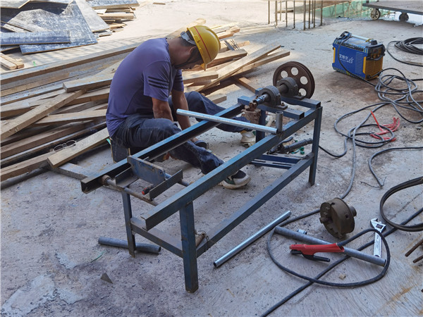 16938810508042456J3p.jpg 2金延年閑暇時間效仿發明機械.jpg