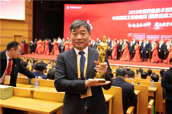 項目經理 徐發進現場授獎_副本.jpg